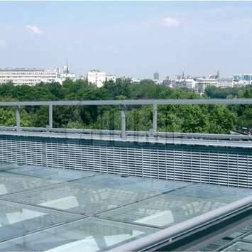 Horizontal mobile workplatform for glass roof cleaning and maintenance. Horizontal mobile workplatform for glass roof - Building Maintenance Unit